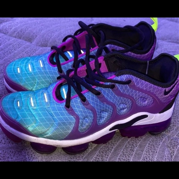 Nike vapormaxes size 7.5